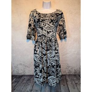 Serengeti stretchy loose fit dress size large